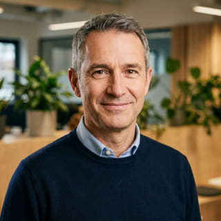 James Mitchell, Director General la Făurspor, este afișat într-o imagine de profil
