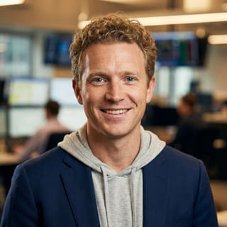 Ryan Brooks, prezentat ca analist principal de trading la Făurspor, într-o imagine de profil